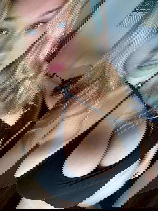 hoqepyri, 24 years old from United Kingdom