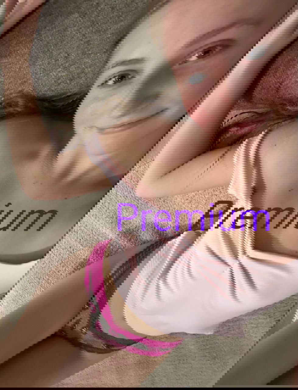 SophiaF4, 21 years old from United Kingdom