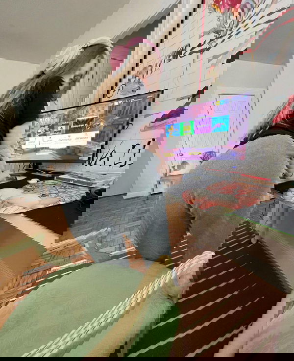 enavuub, 22 years old from United States