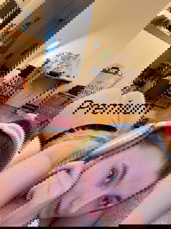 MaryE933, 21 years old from United States