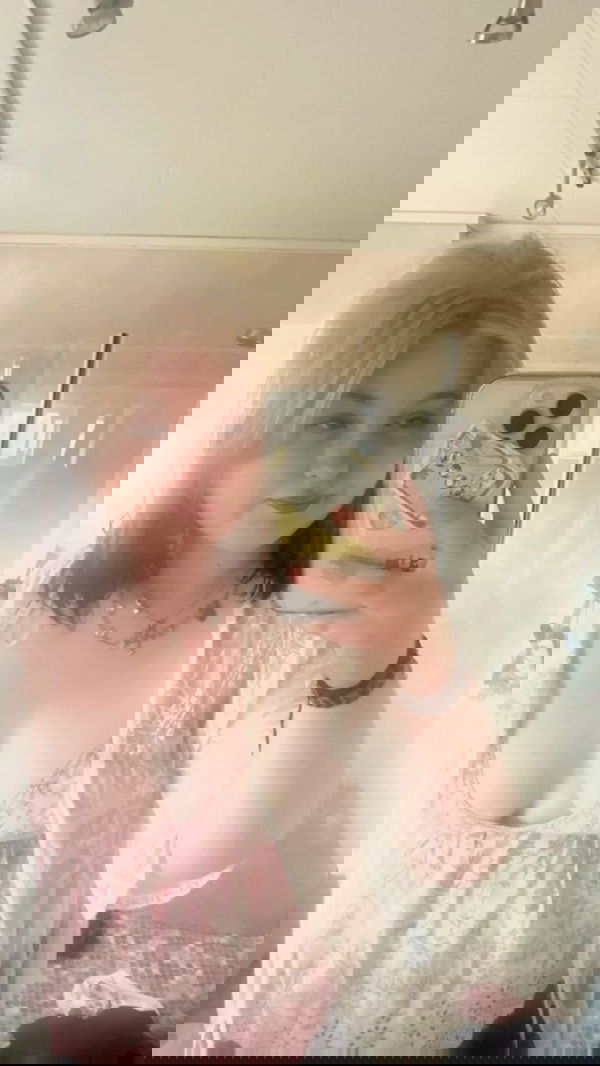 sara2334, 22 years old from Switzerland