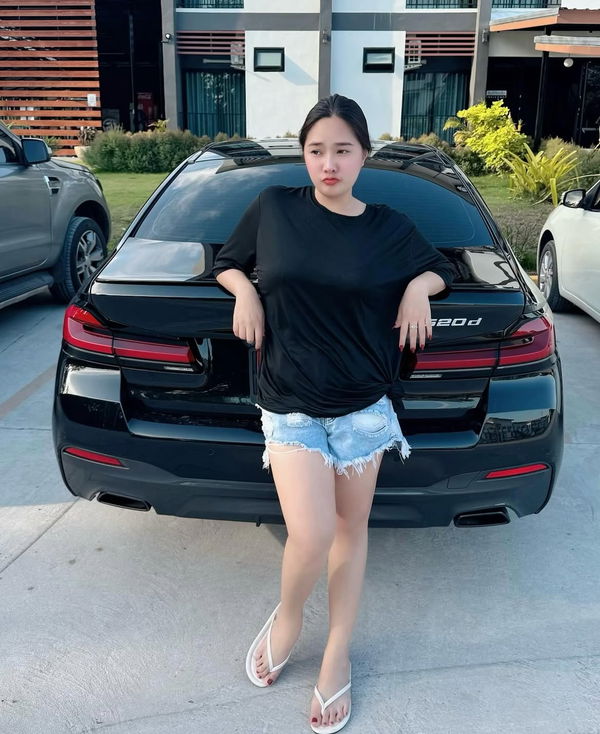 antkithat, 24 years old from Singapore