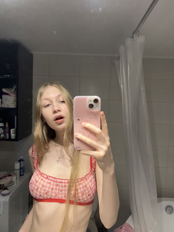 Katie2557, 18 years old from United States