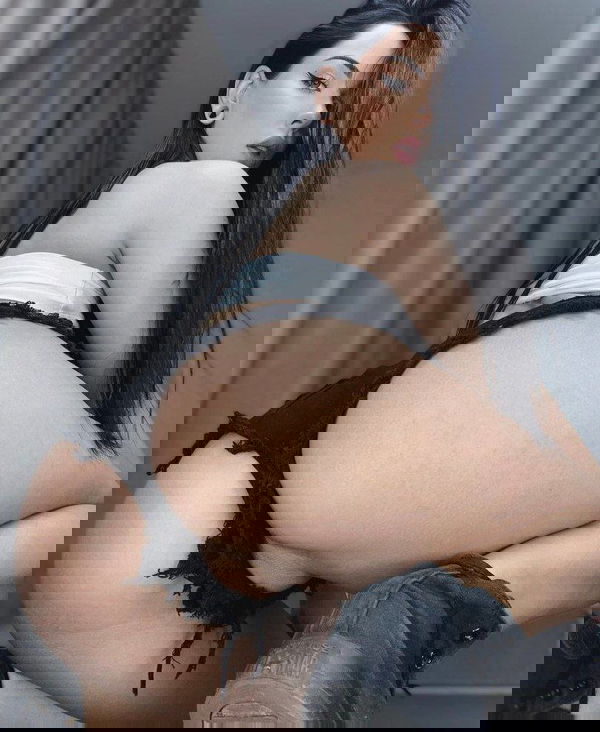 degutesu, 21 years old from United States