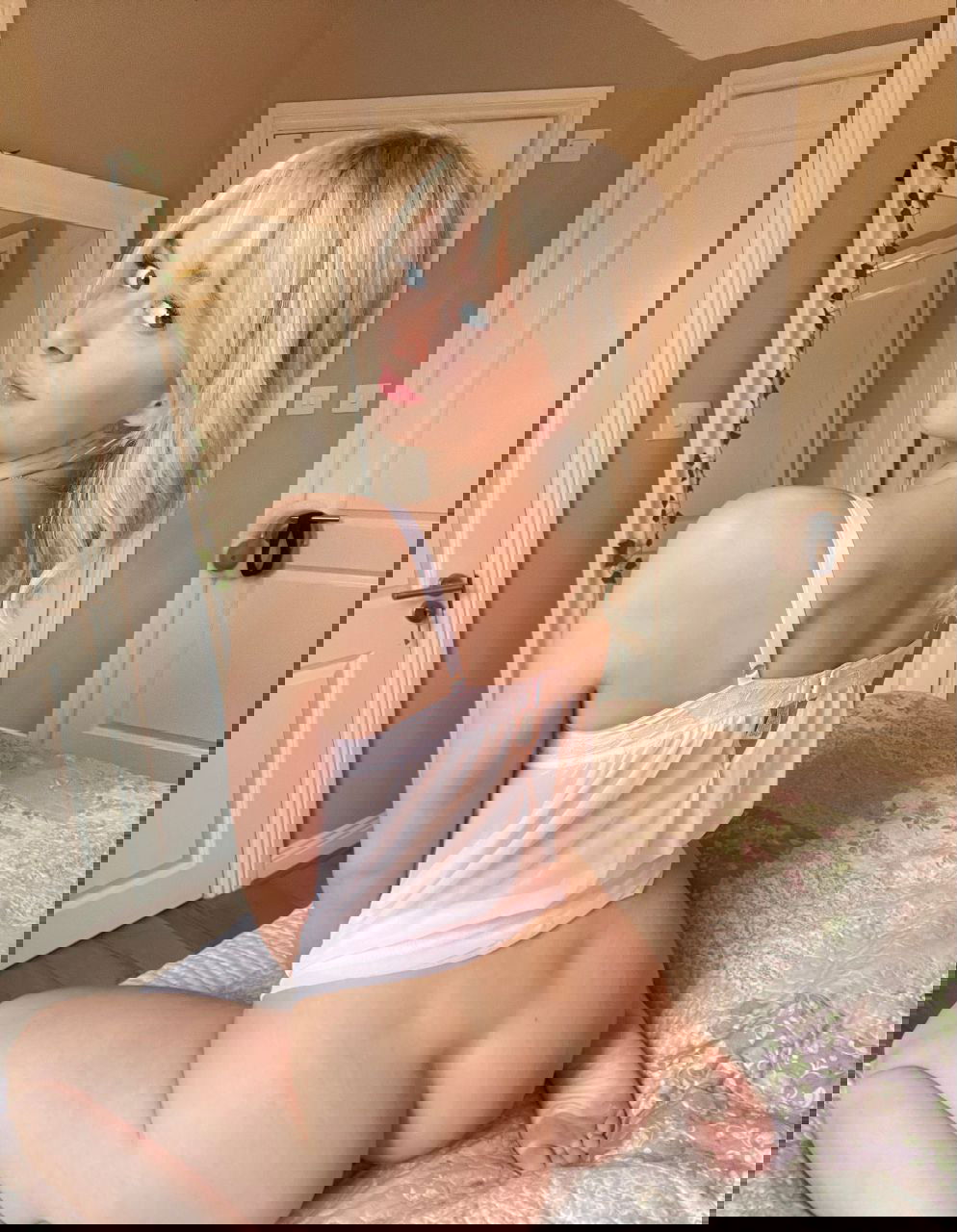 youngerBelly's Cover Photo