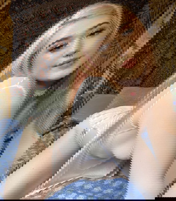 Isabella_6577, 21 years old from Canada