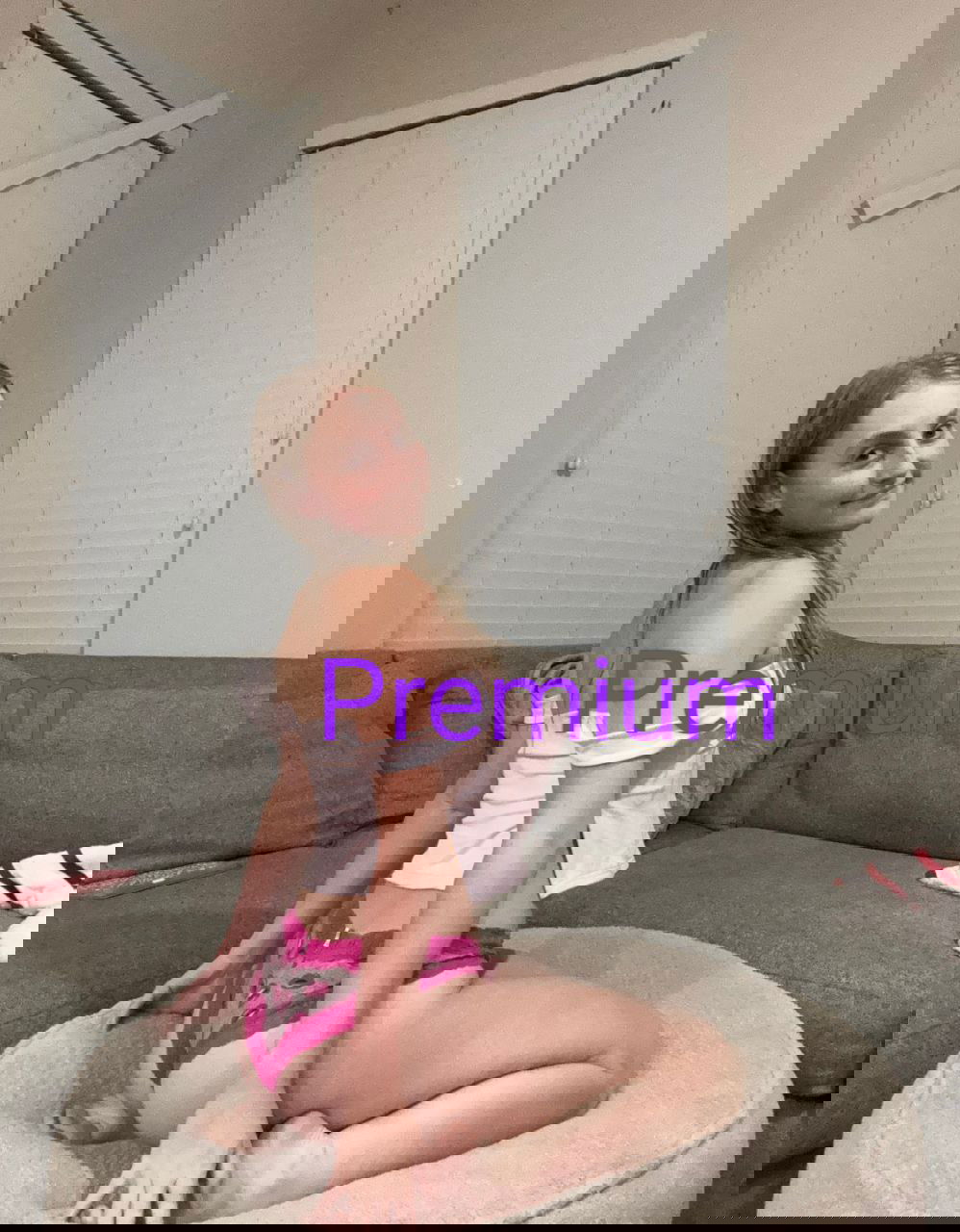 IsabellaS69, 21 years old from United States