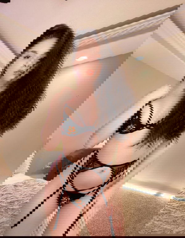 awaeh, 20 years old from Canada