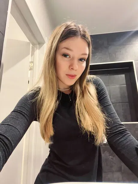 feyexo9885, 21 years old from Austria