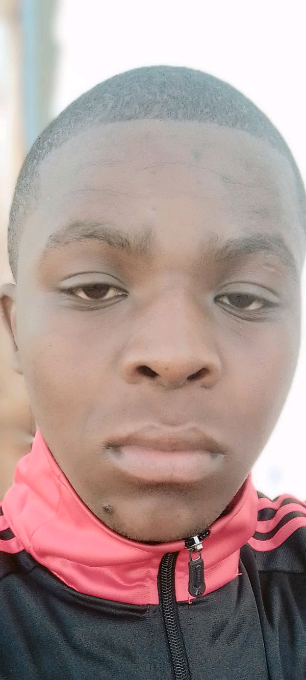 leecruizemzomba, 20 years old from Swaziland