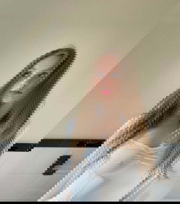 pouvc, 22 years old from United States