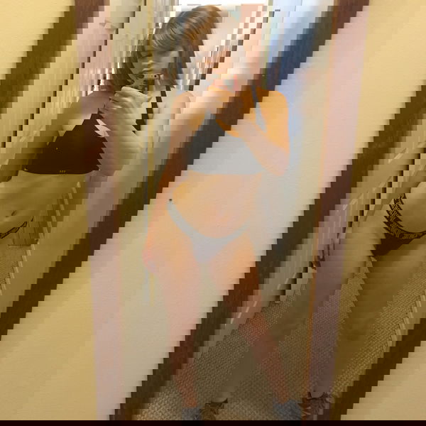 Bby_girl, 20 years old from Italy