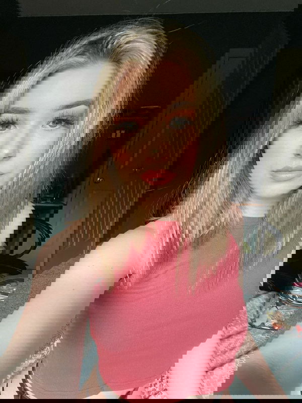 batdot479, 21 years old from United States