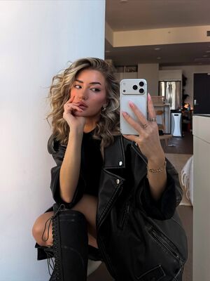 pewom92685, 24 years old from Canada