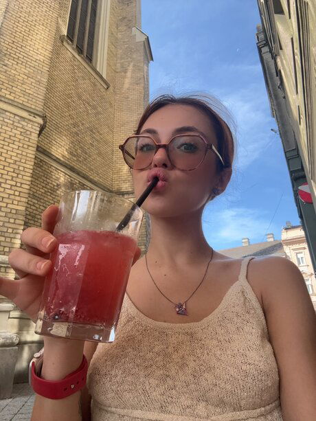 jiyiwi6722, 25 years old from Canada