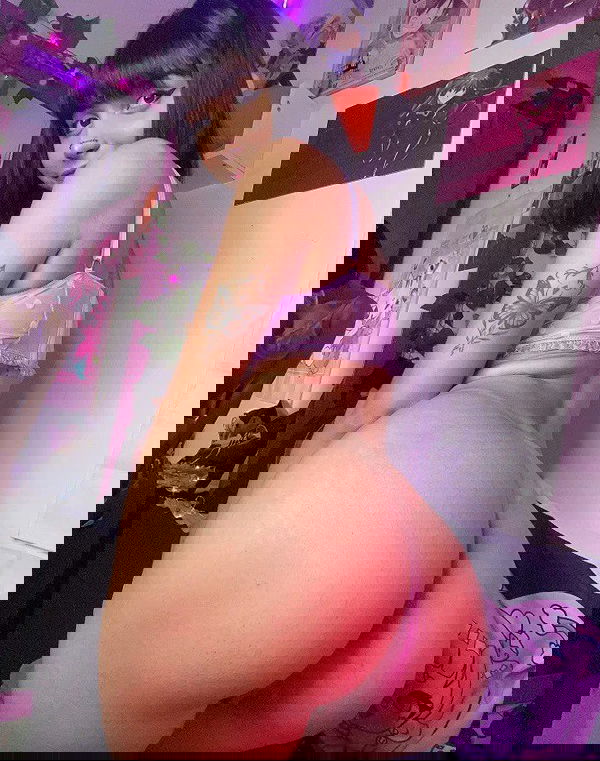 cimoliqa, 23 years old from United States