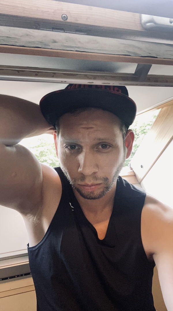 miguelloka, 27 years old from Netherlands