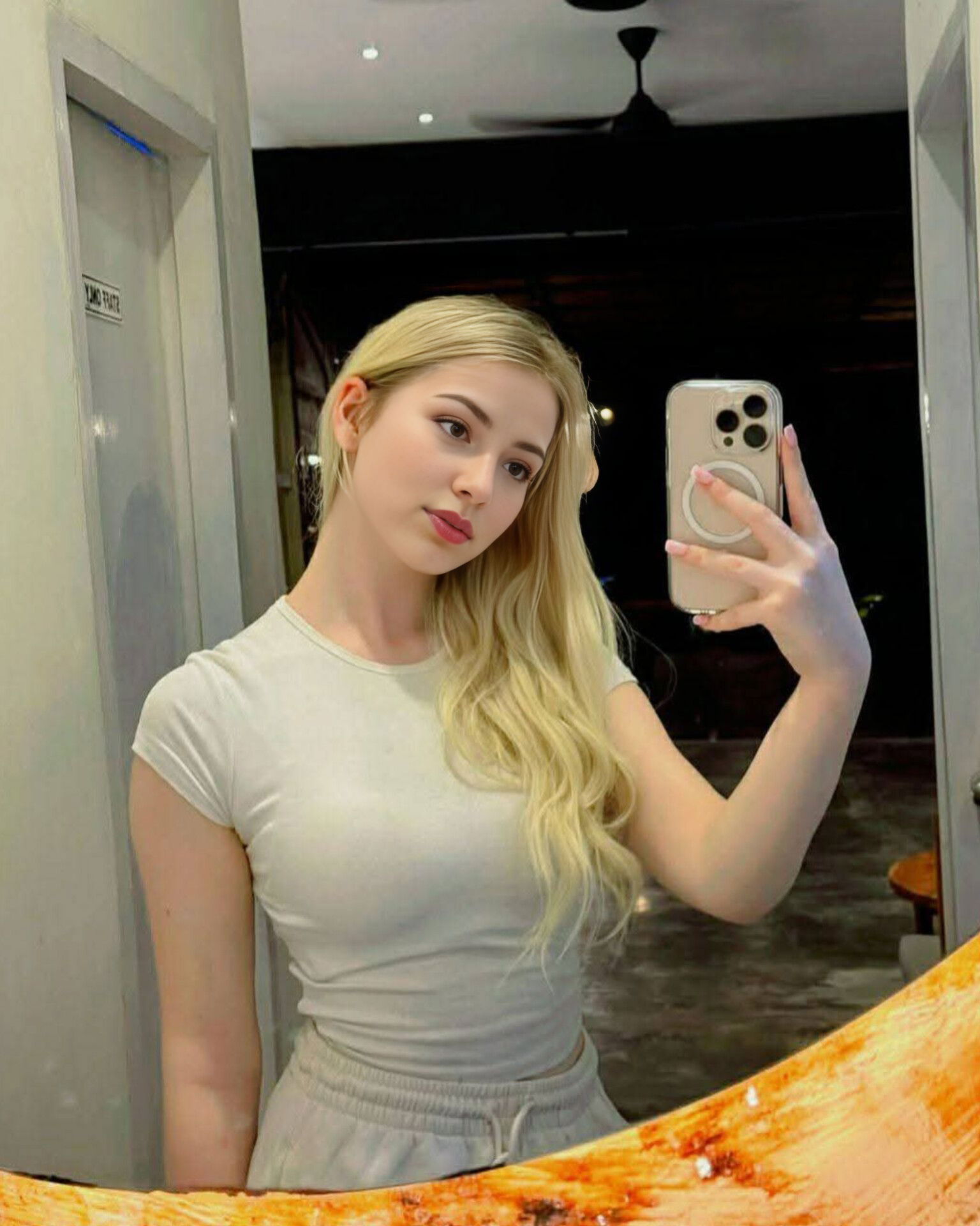 moxojiv648's Cover Photo