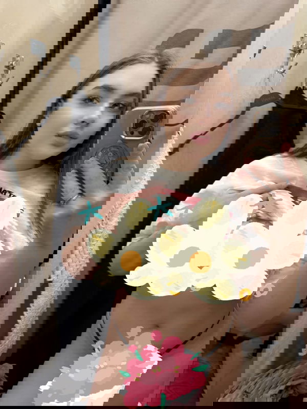 xevatow303, 25 years old from United States