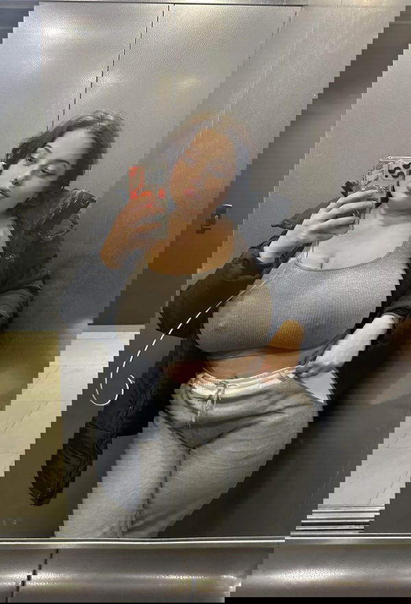 ktuedsdv, 21 years old from United Kingdom