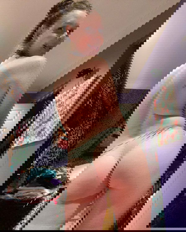 mimitak521, 23 years old from United Kingdom