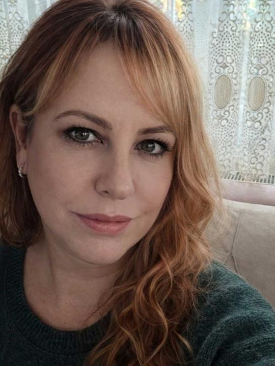 zelysi, 24 years old from United Kingdom