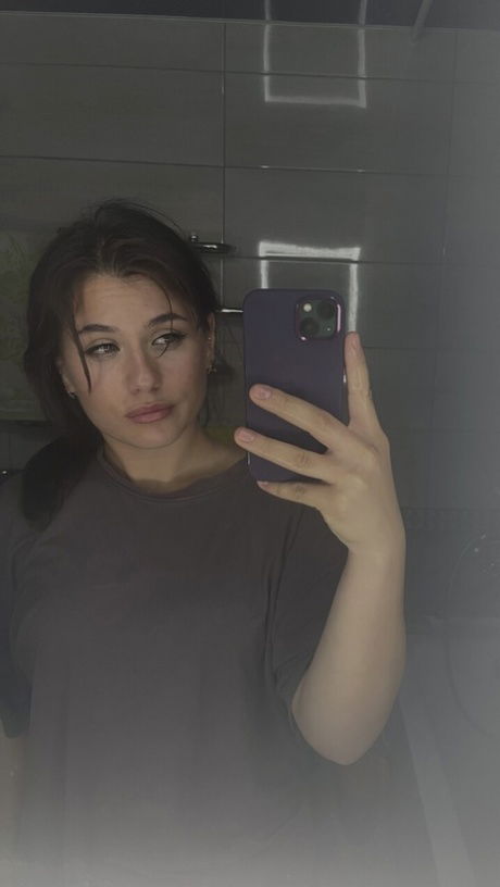 dotix72292, 22 years old from Canada