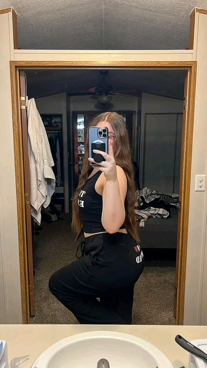 resixoj851's Cover Photo