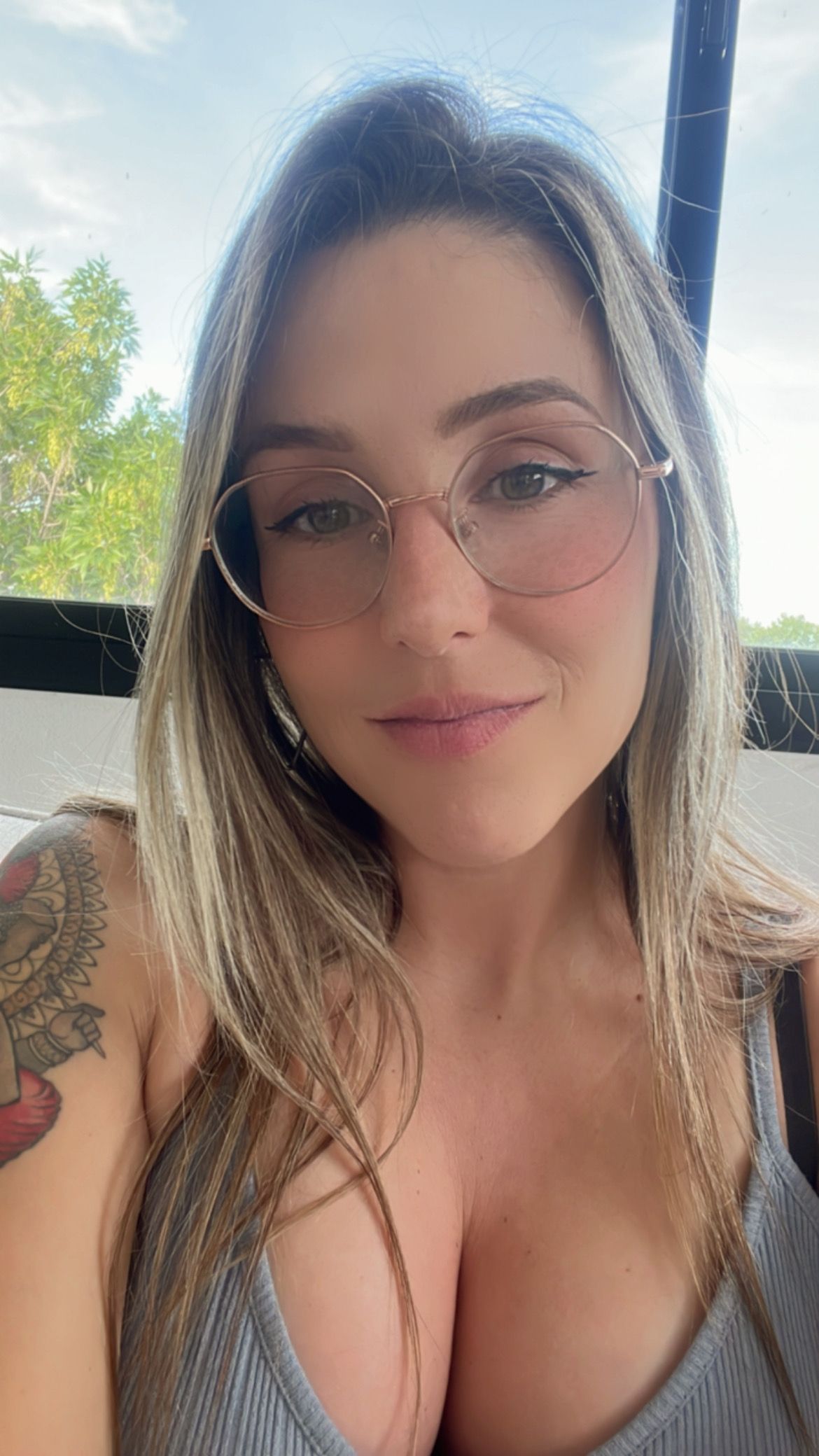 hivipi4436's Cover Photo