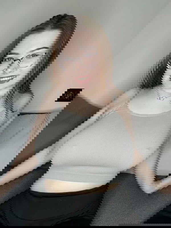 Alexandria87, 20 years old from Canada