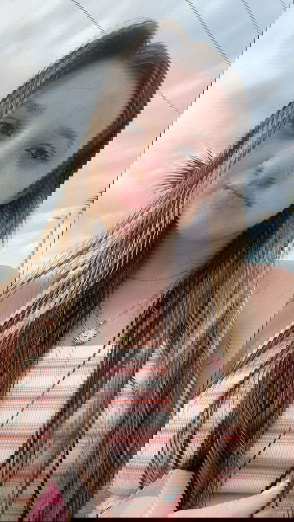 Elise015, 21 years old from United States