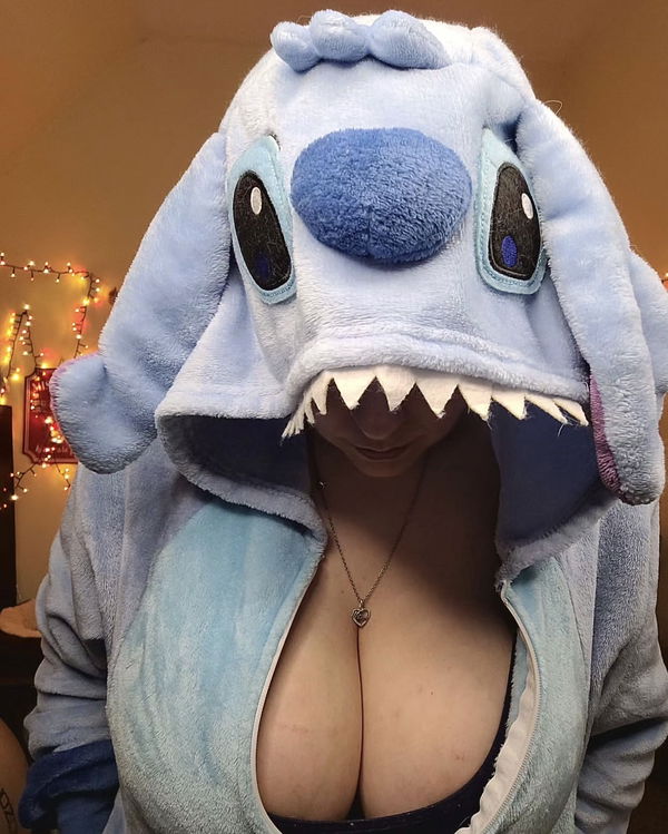 pussysmellsnice, 30 years old from Canada