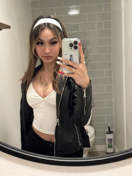 Sharon99284629, 23 years old from United States