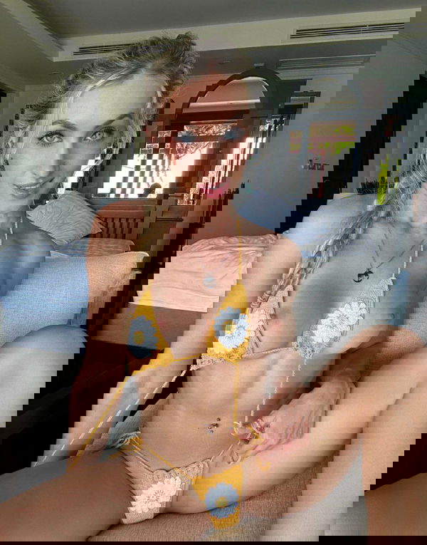 1nubia9, 21 years old from United Kingdom