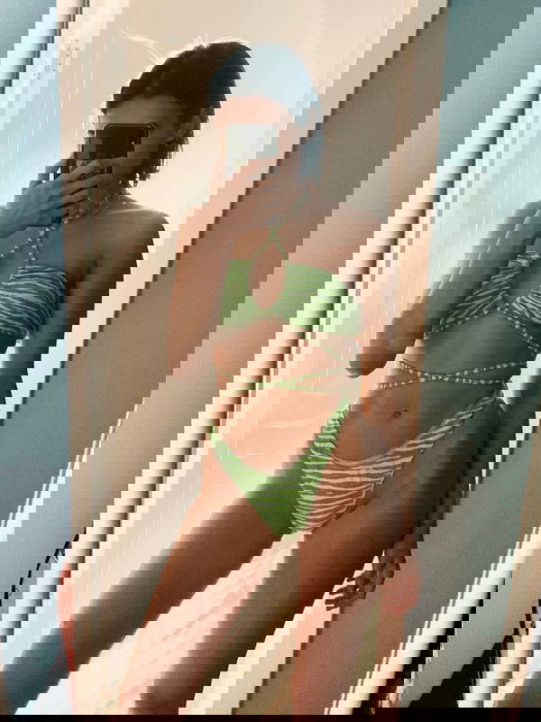 EmmaR2, 22 years old from United States