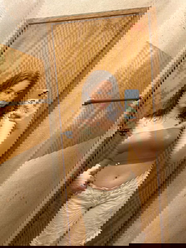 Joyce21045, 20 years old from Bangladesh