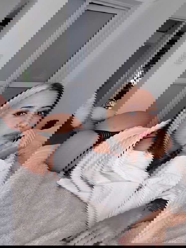 egdl82q5ra, 19 years old from France