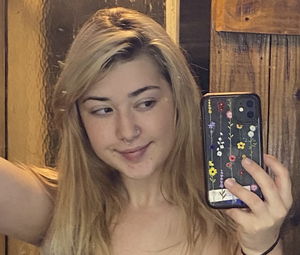 Emma--890's Profile Photo