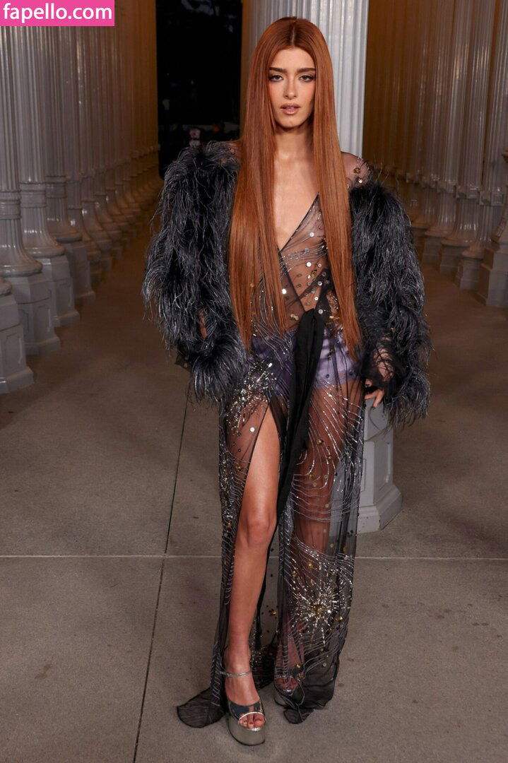 Eleanor22xx's Cover Photo