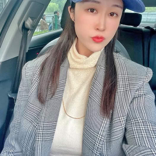 hiyanos729, 20 years old from United Arab Emirates