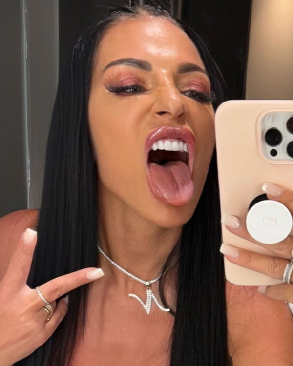 4vf62406yt, 22 years old from United Kingdom