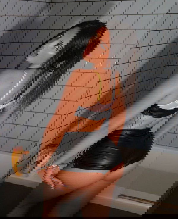 zorela, 23 years old from France