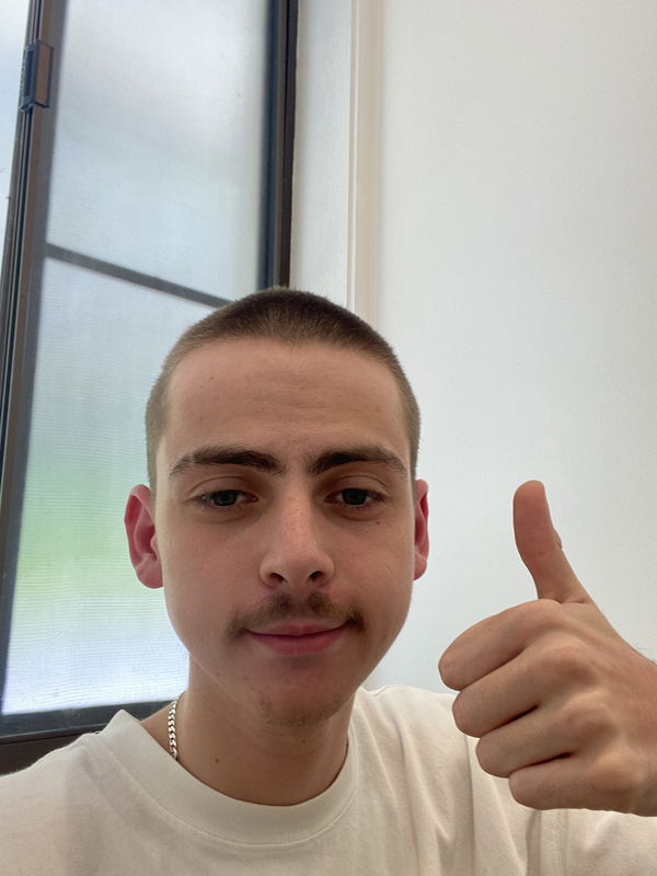 fras_rg, 19 years old from Australia