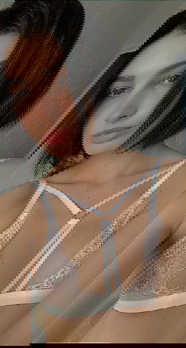 Nova142, 20 years old from United Kingdom