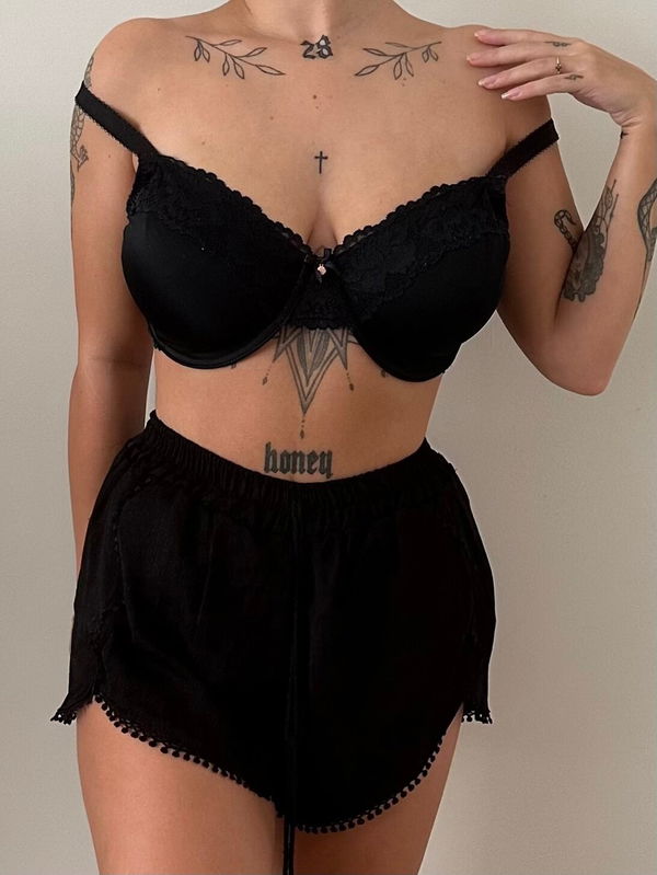 Valentina410, 22 years old from Canada