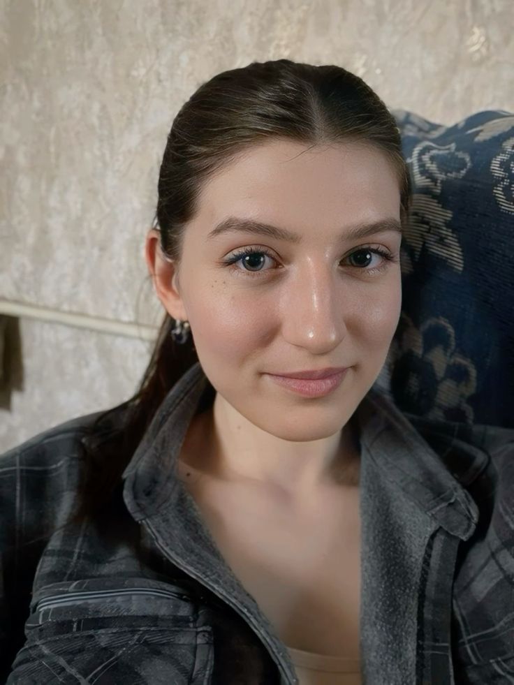 Esther2458, 24 years old from Canada