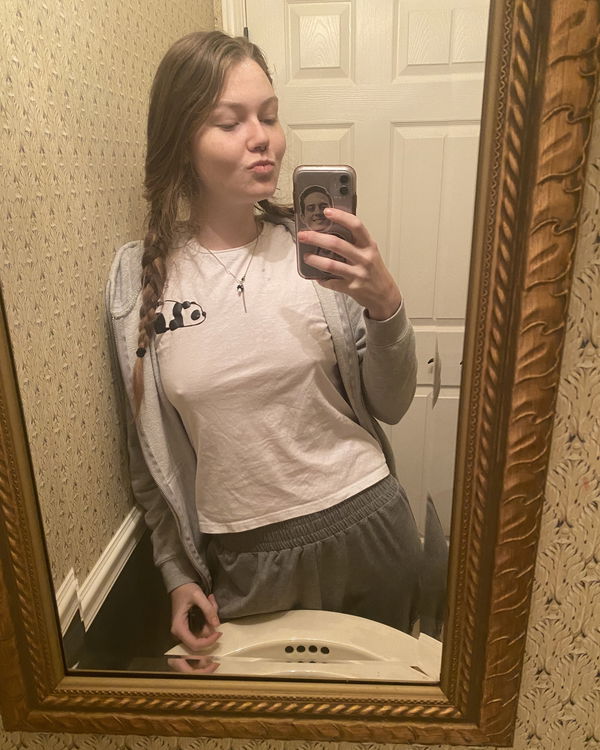 Ollivialipss450, 18 years old from United Kingdom