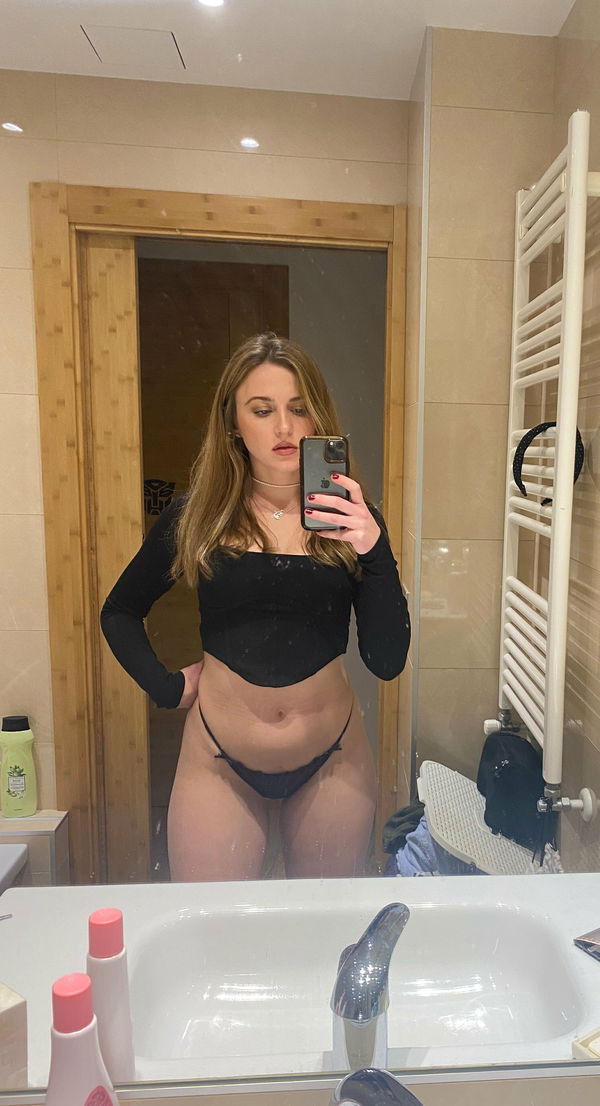 almila3231w, 20 years old from United States