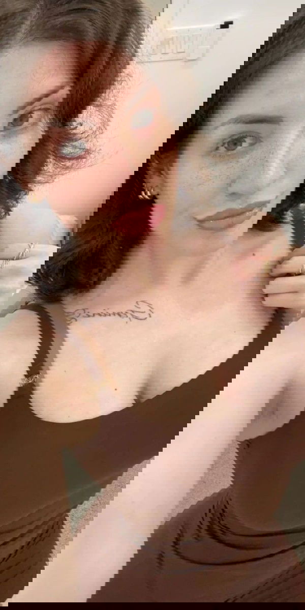 Jessica421, 22 years old from United Kingdom