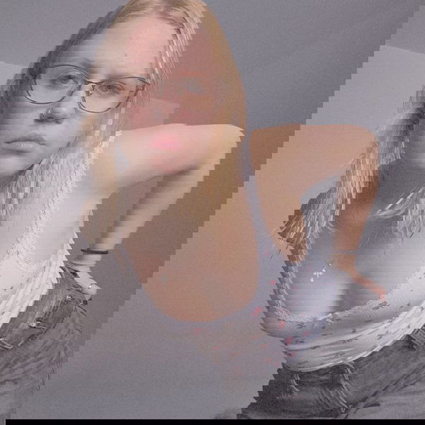 Khalani2445, 21 years old from United Kingdom